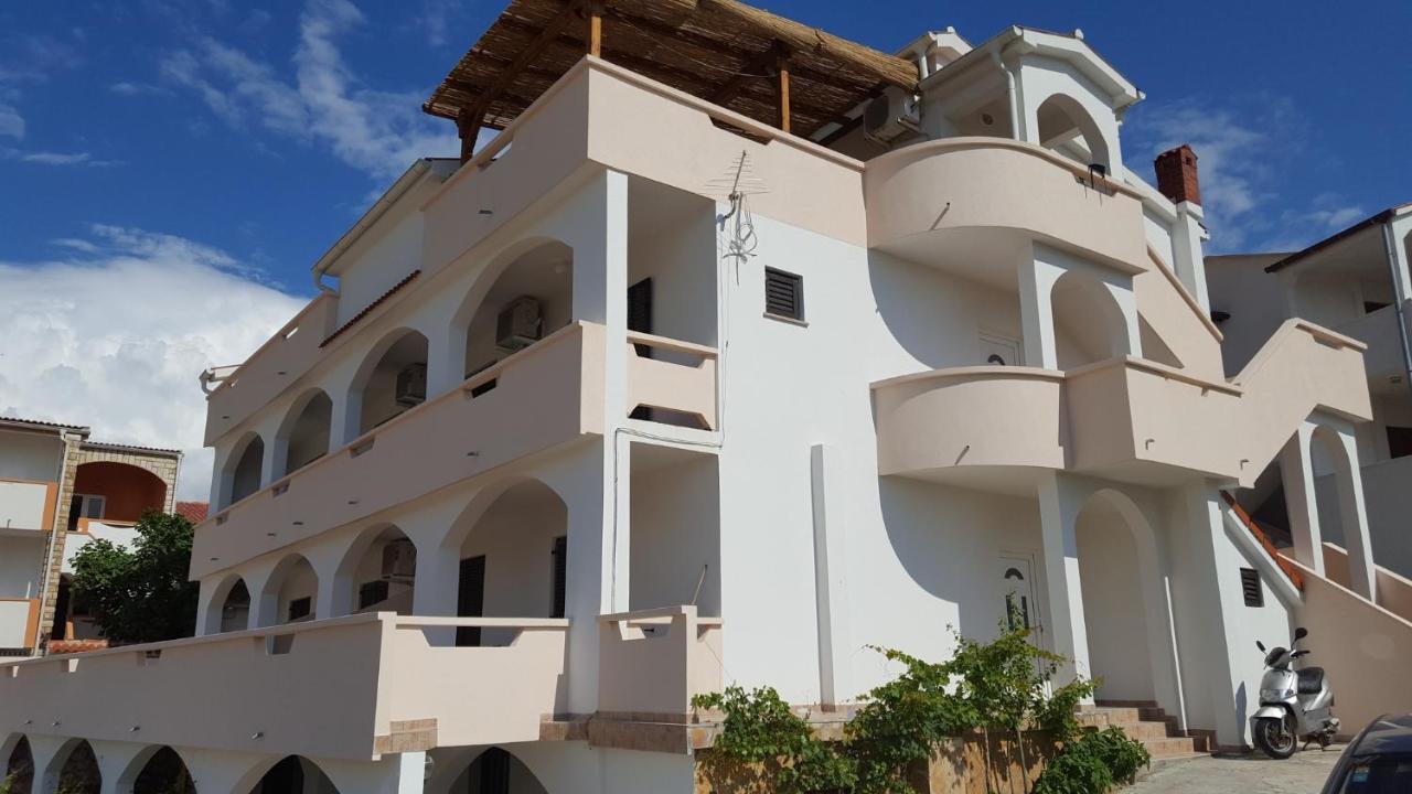 Apartments And Rooms With Parking Space Metajna, Pag - 4120 Bagian luar foto