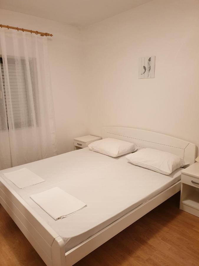 Apartments And Rooms With Parking Space Metajna, Pag - 4120 Bagian luar foto